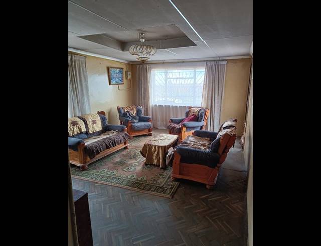 5 BEDROOM HOUSE FOR SALE IN DUDUZA